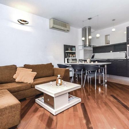 Nice Apartment In Split With Wifi ภายนอก รูปภาพ